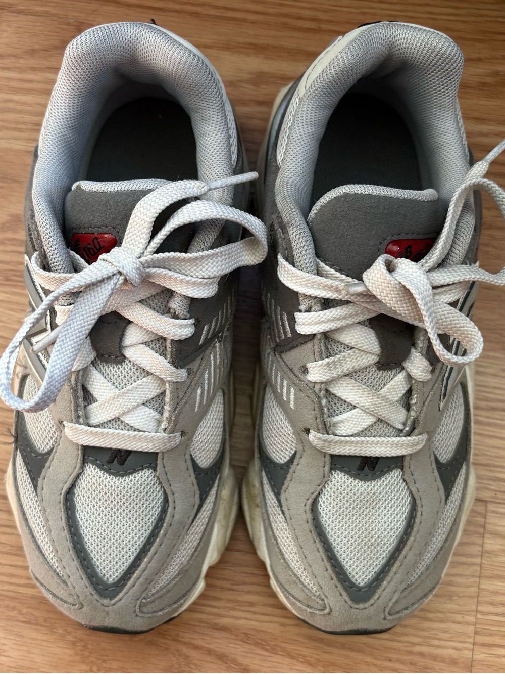 New Balance Kids Sneakers White & Gray size 1 Vguc